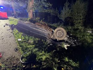 Tragiczny wypadek w Rzeczenicy. Policjanci pracowali na miejscu śmiertelnego drogowego zdarzenia.